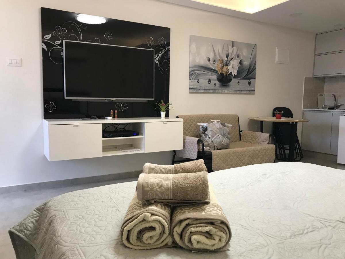 Coral Studio vacation apartment Eilat Esterno foto